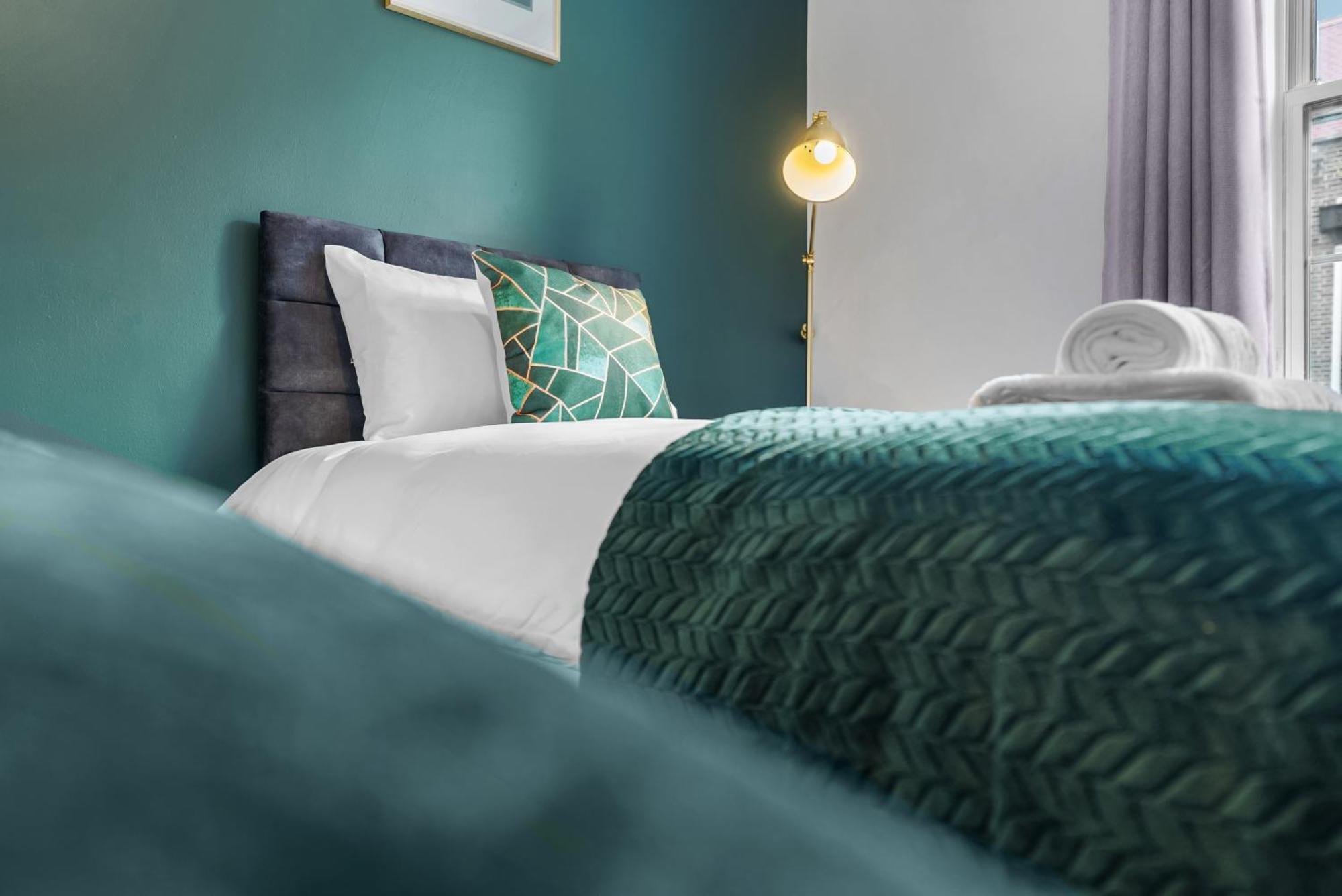 Chic 2 Bedroom Apartment Near Liverpool Street By Gold Stays لندن المظهر الخارجي الصورة